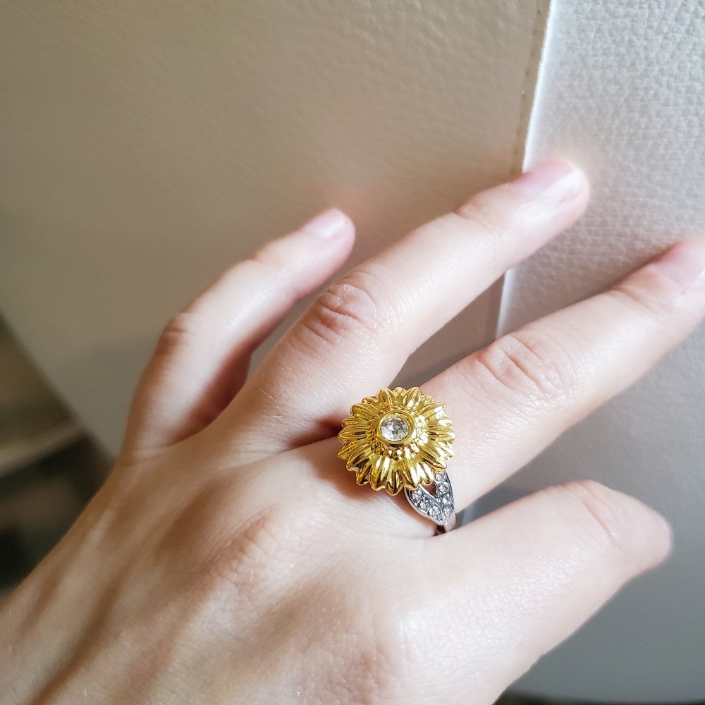 NWOT Sunflower Ring - Picture 13 of 16